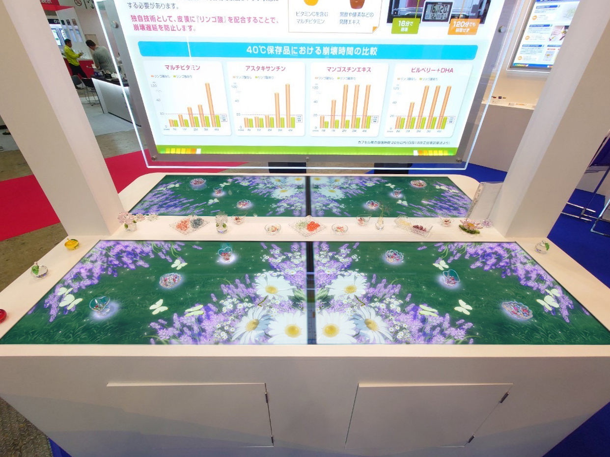 展示台に液晶モニターを埋め込んだ花の展示台やタッチパネルコンテンツ